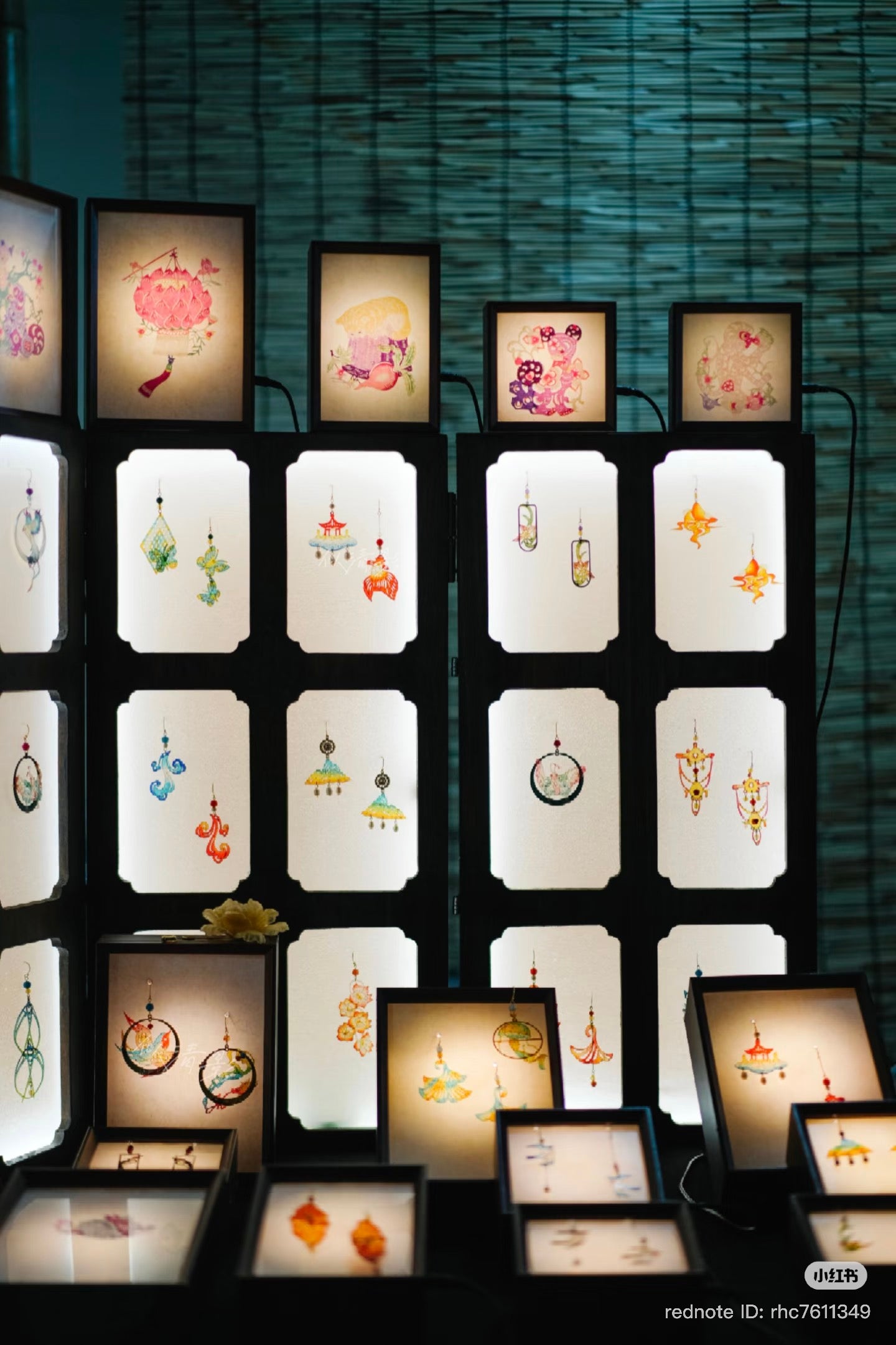 Light & Showdown Earrings